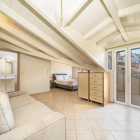 Vibes 9 * Argostoli (Kefalonia)